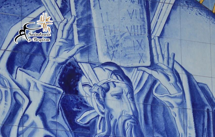 „A teraz, Izraelu, słuchaj praw i nakazów, które uczę was wypełniać, abyście żyli” (Pwt 4, 1)
