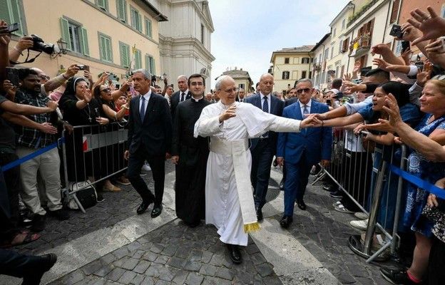 Papież jest dla nas jak sąsiad: Leon XIV wywołał radość w Castel Gandolfo