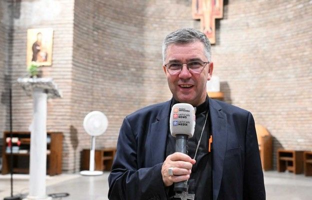 Bp Wojciech Osial: religia ma niezastąpioną rolę w wychowaniu