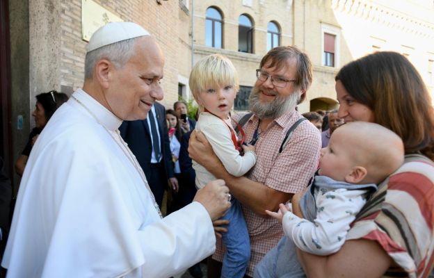 Papież do dziennikarzy Watykanu: łączcie komunikację z modlitwą