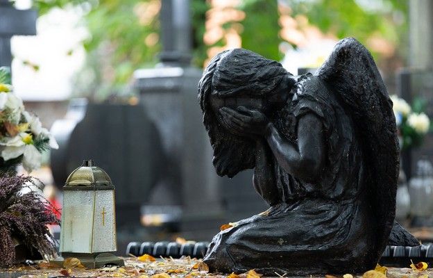 Dzień zaduszny, wspomnienie wszystkich wiernych zmarłych - jak możemy pomagać duszom czyśćcowym? WYWIAD