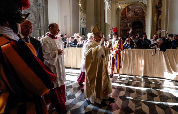 Dzień, w którym stwierdzono śmierć przyszłego papieża. Nowa książka o Leonie XIV