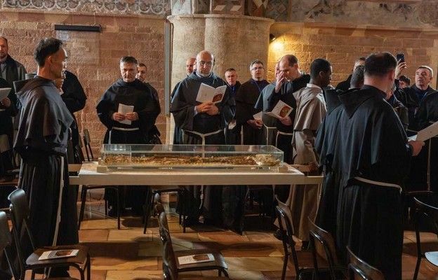Wystawienie szczątków św. Franciszka: Już 18 tys. pielgrzymów