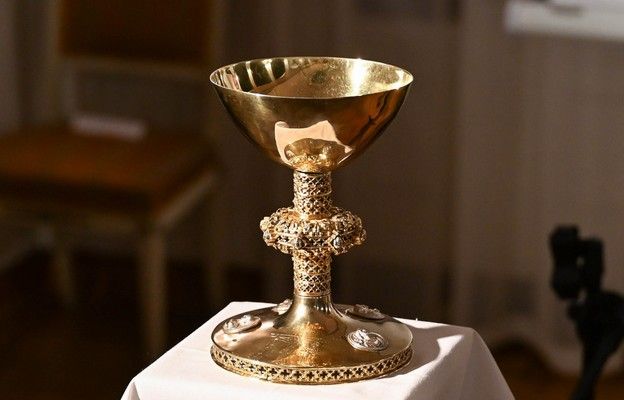 Zachodniopomorskie: Odnaleziony gotycki kielich liturgiczny wróci do kołobrzeskiej bazyliki + ZDJĘCIA