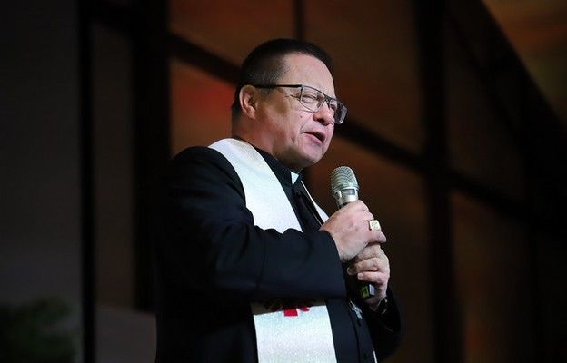Kard. Grzegorz Ryś zaprasza do wspólnej modlitwy w 16. rocznicę katastrofy smoleńskiej