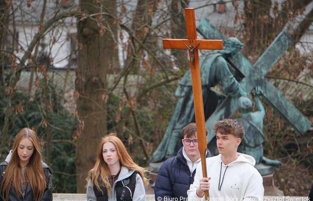 W drodze do matury przez Jasną Górę. Przybyło tam około 80 tys. uczniów