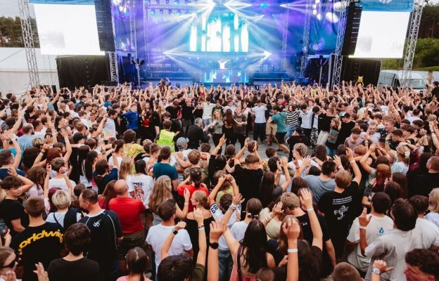 Znowu to zrobili! Najpierw uwielbienie na scenie, potem remix „Bogurodzicy” + NAGRANIA