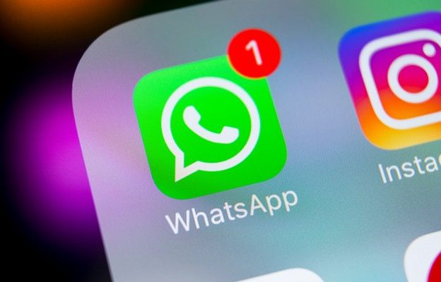 Ksiądz pomógł ponad tysiącu osobom znaleźć współmałżonka za pośrednictwem... komunikatora WhatsApp