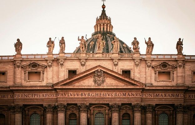 Watykan: Leon XIV uchyla pandemiczne ograniczenia wynagrodzeń