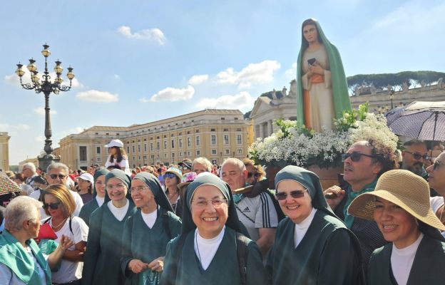 Matka Boża Objawienia na Placu św. Piotra. Papież pobłogosławił figurę Maryi z Tre Fontane
