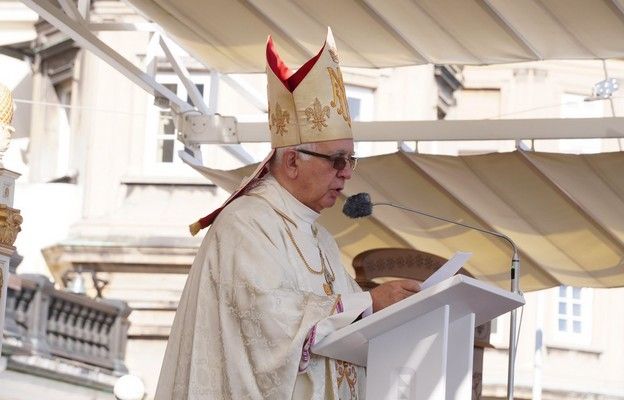 Abp Wacław Depo: rodzina nie jest rodzajem umowy czy powiązań prawnych, jak tego chcą "związki partnerskie"